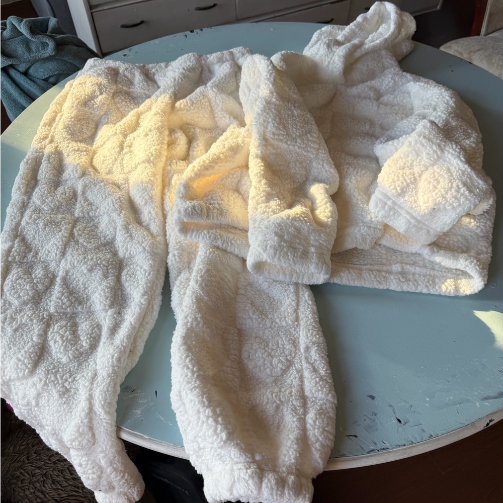 Cozy White Sherpa Lounge Set